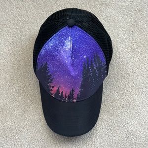 Women’s Headsweats trucker hat